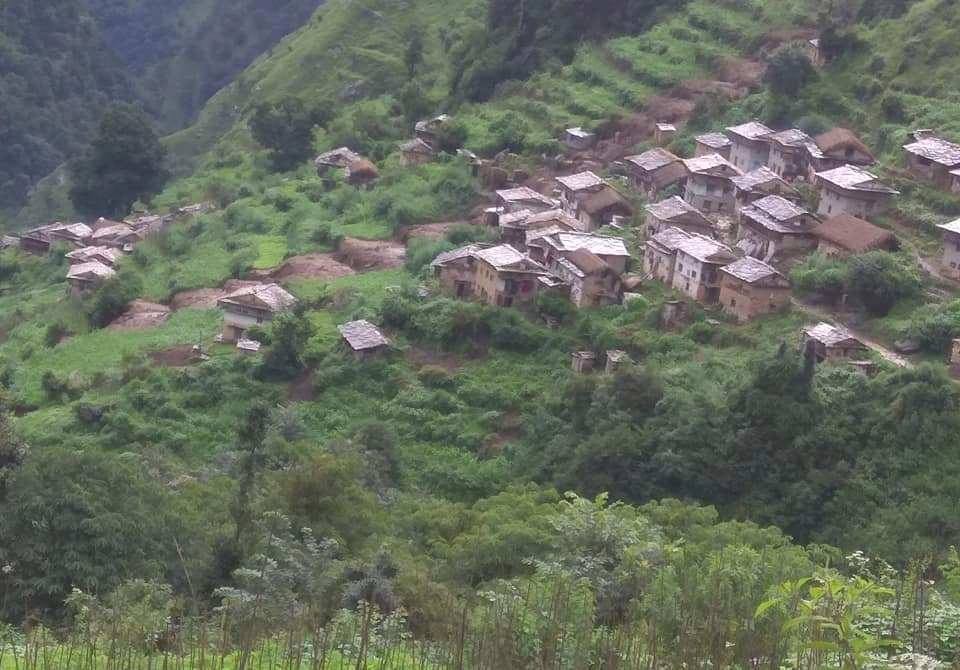 बाजुराको अन्द्राडी गाँउ पहिरोको उच्च जोखिममा