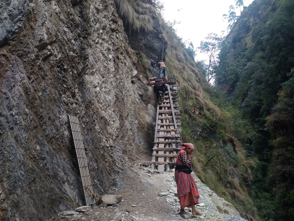 काल्चे भीरको जोखीमपुर्ण यात्रा