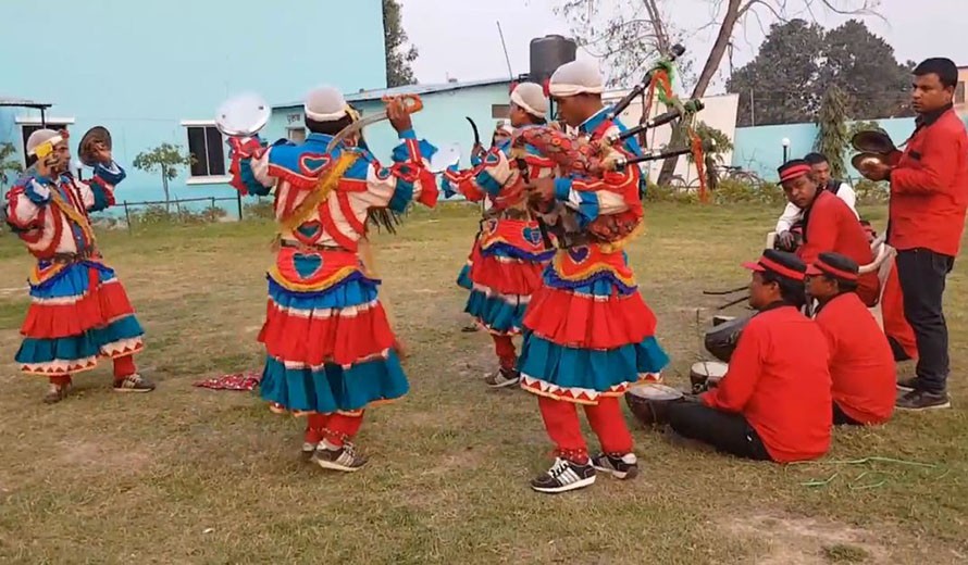 सुदूरपश्चिममा  बसाइँसराइ संगै संस्कृति पनि हराउँदैै