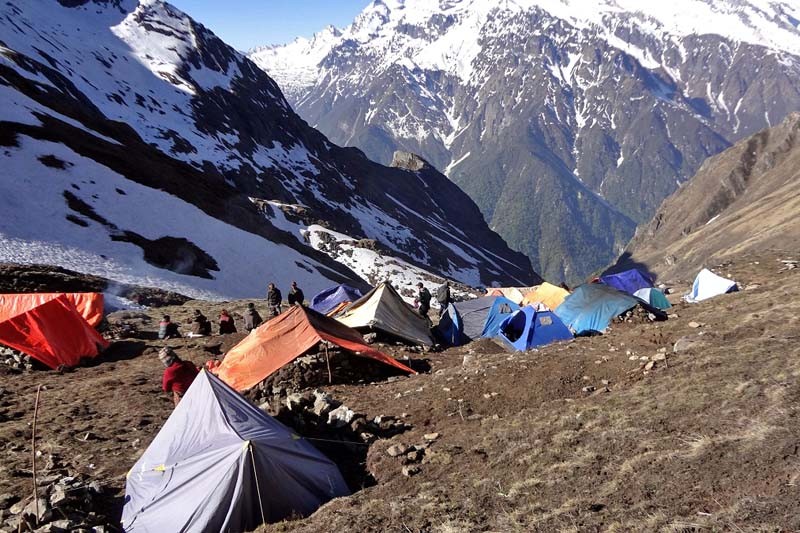 जडीबुटी संकलनमा  गएका दुई किशोरको  हिउँमा पुरीएर  मृत्यु