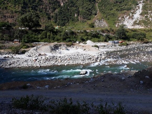 बाजुरामा दुई बर्षमा बन्नुपर्ने पुलको तीन वर्ष सम्म पिल्लर पनि बनेन्