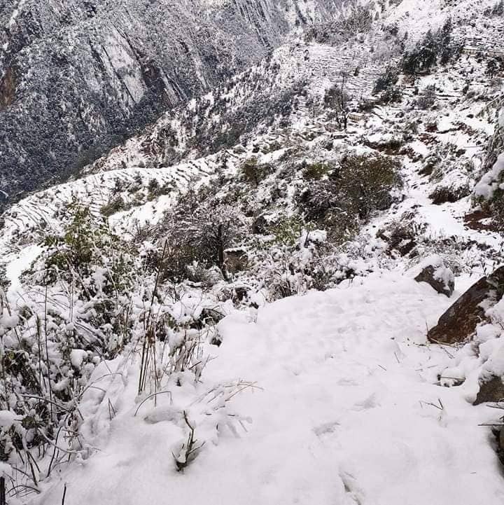 लगातारको हिमपातले बझाङका दुर्गम बस्तीमा खाद्यान्न अभाव