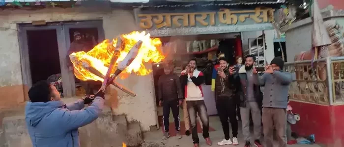 एमसिसीको विरोधमा डडेल्धुरामा नेताहरुको पुतला दहन