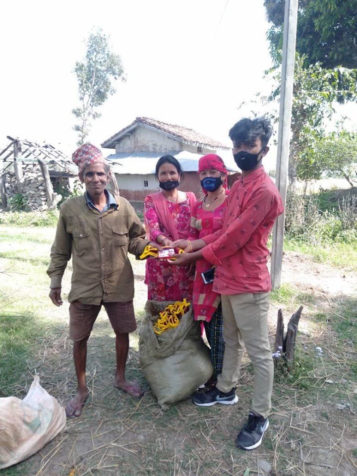 कोरोनावाट बच्न ओलानीमा मास्क र साबुन बितरण