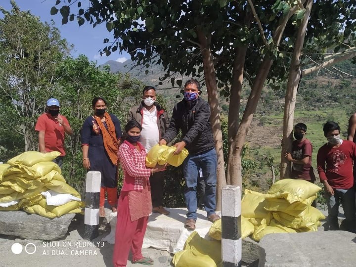 बाजुरामा कानुन मन्त्री शाहद्वारा राहात वितरण