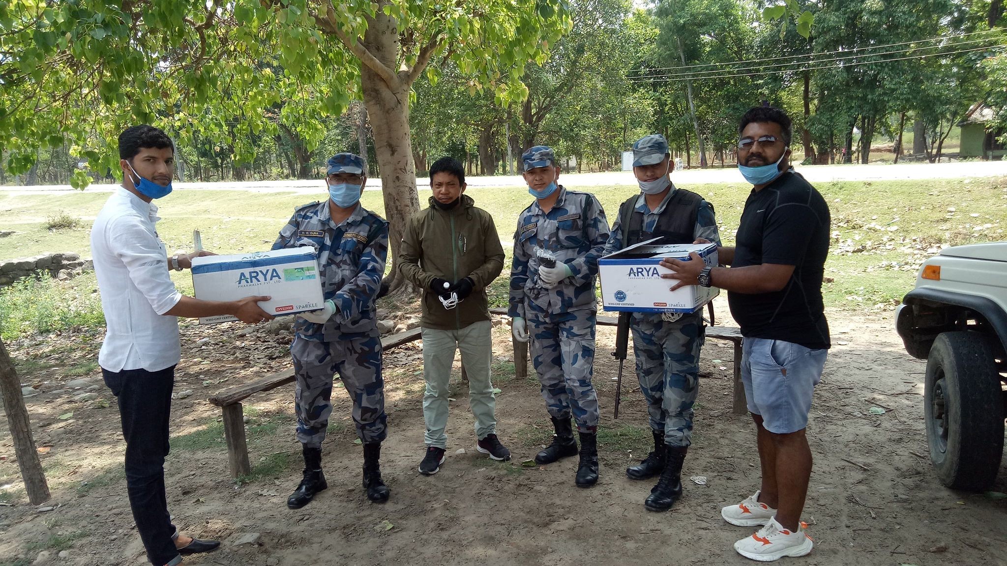 रिलायन्स फाईनान्सद्धारा अत्तरियाका सुरक्षाकर्मीलाई स्वास्थ्य सामाग्रीहरु सहयोग