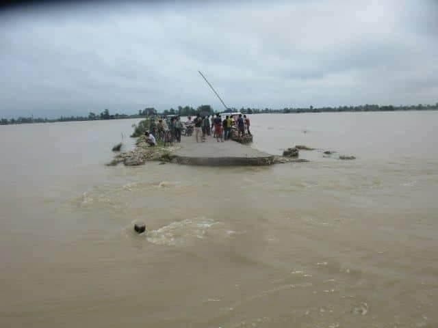 बाढीमा बेपत्ता भएका एक युबकको  शब फेला