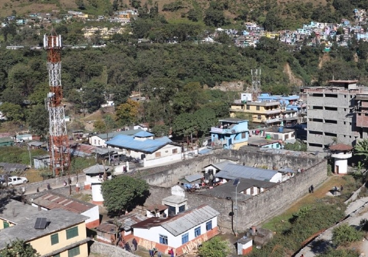 कोरोना संक्रमितको संख्या बढेपछि डडेल्घुरा र दार्चुलामा जारी निषेधाज्ञा लम्ब्याइयो