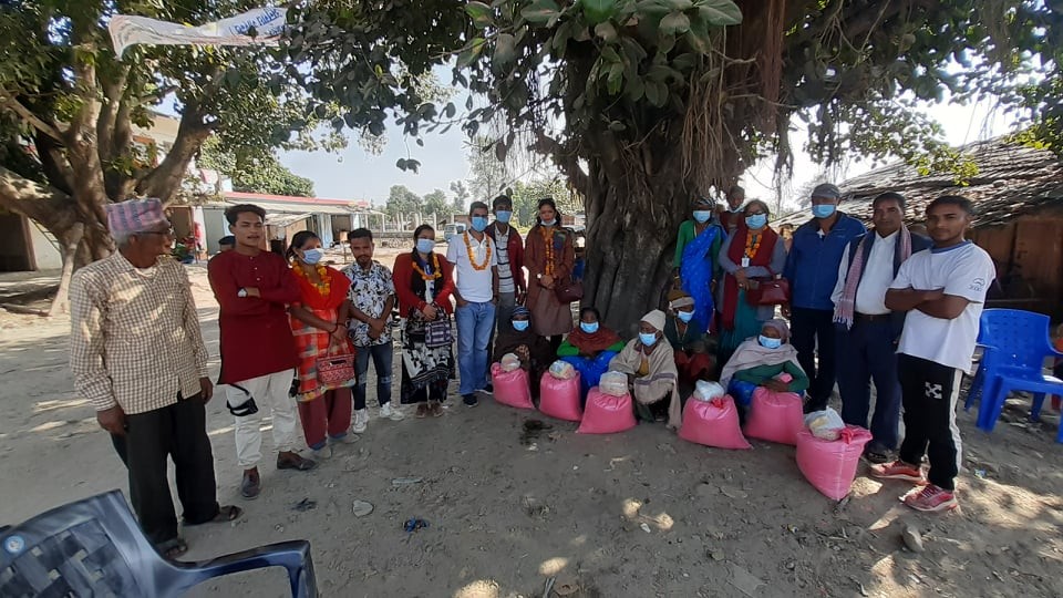 पत्रकार भट्ट सहितको युवा टोलीले थालेको दोस्रो चरणको तिहार कोशेली बितरण सुरु