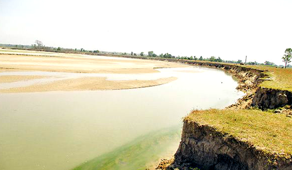 बाढीको त्रासले बस्ती छाडेको १२ वर्ष बितिसक्दा पनि पुनःस्थापनाका लागि पहलनै भएन