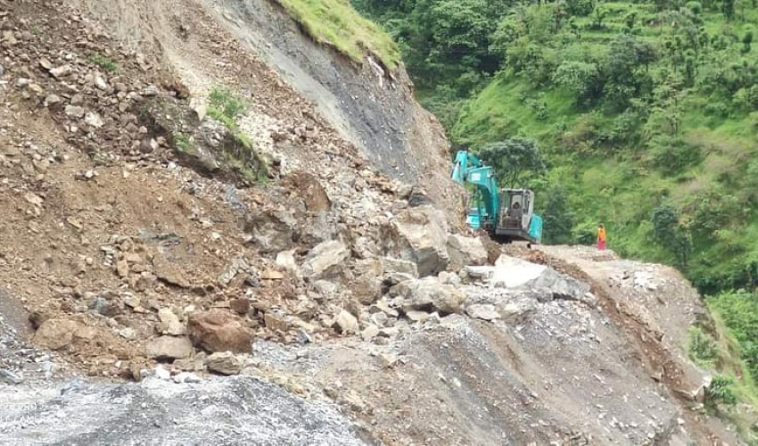 बाजुरामा पहिरोको कारण ६२ परिवार विस्थापित 