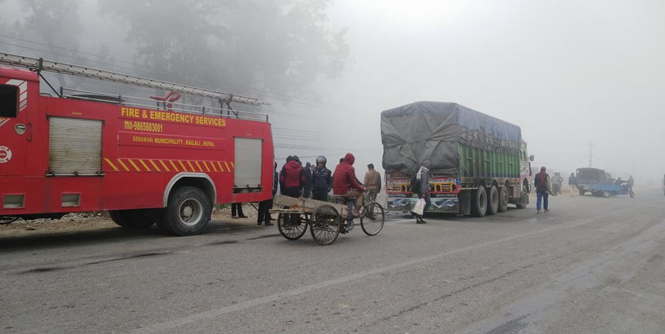 अत्तरियामा गुडिरहेको ट्रकमा आगलागी भएपछि .... 