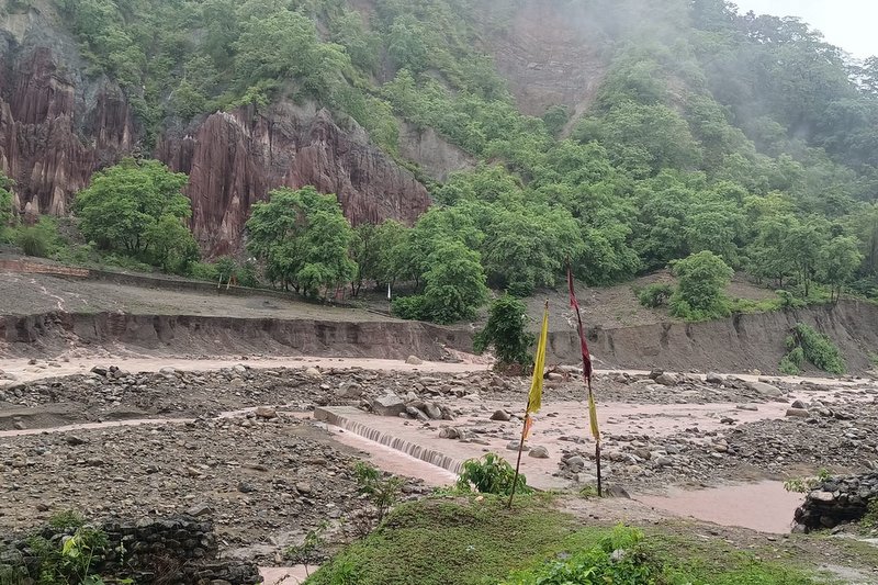 कञ्चनपुरको प्रसिद्ध  शिवलिंगेश्वर धाम कटानको जोखिममा