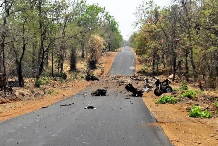 भारतको  महाराष्ट्रमा  माओवादी लडाकुले थापेको विधुतिय धरापमा परेर  १६ जना प्रहरी मारिए