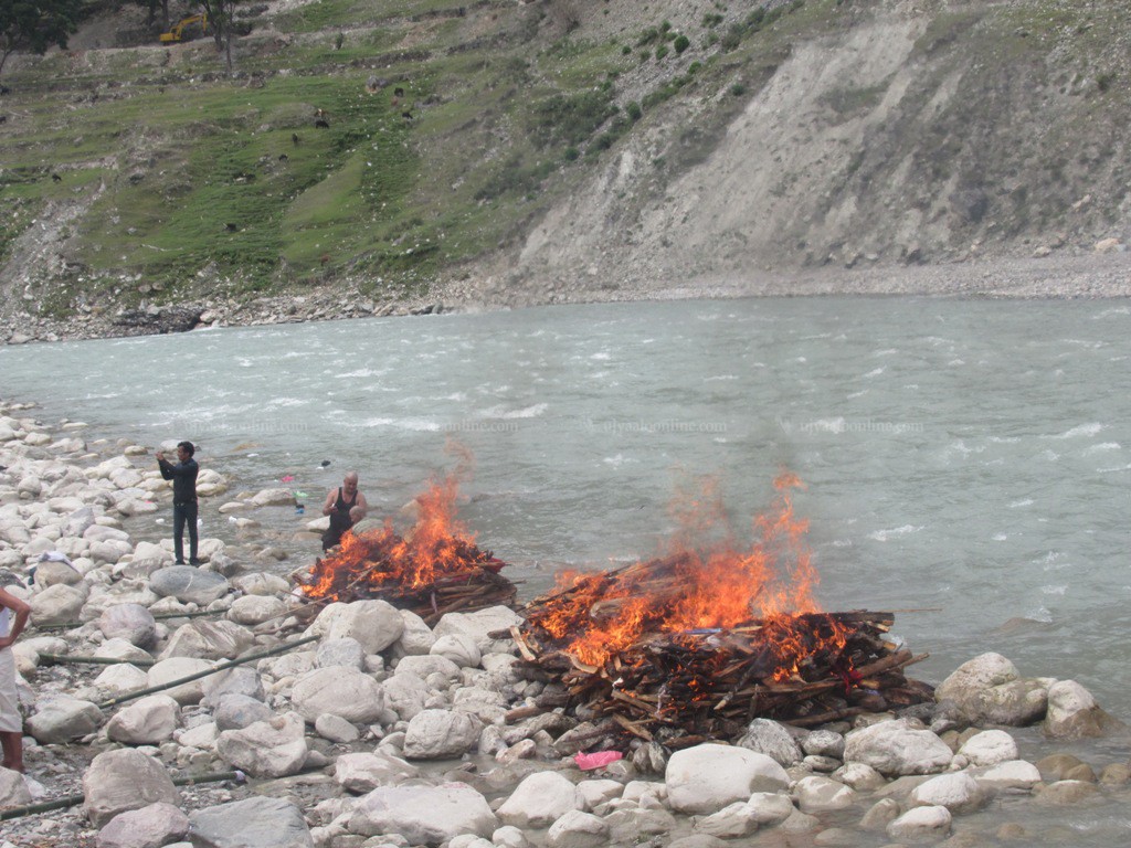 बझाङ दुर्घटनामा  ज्यान गुमाएका १० जनाको बुधबार सामूहिक अन्त्येष्टि