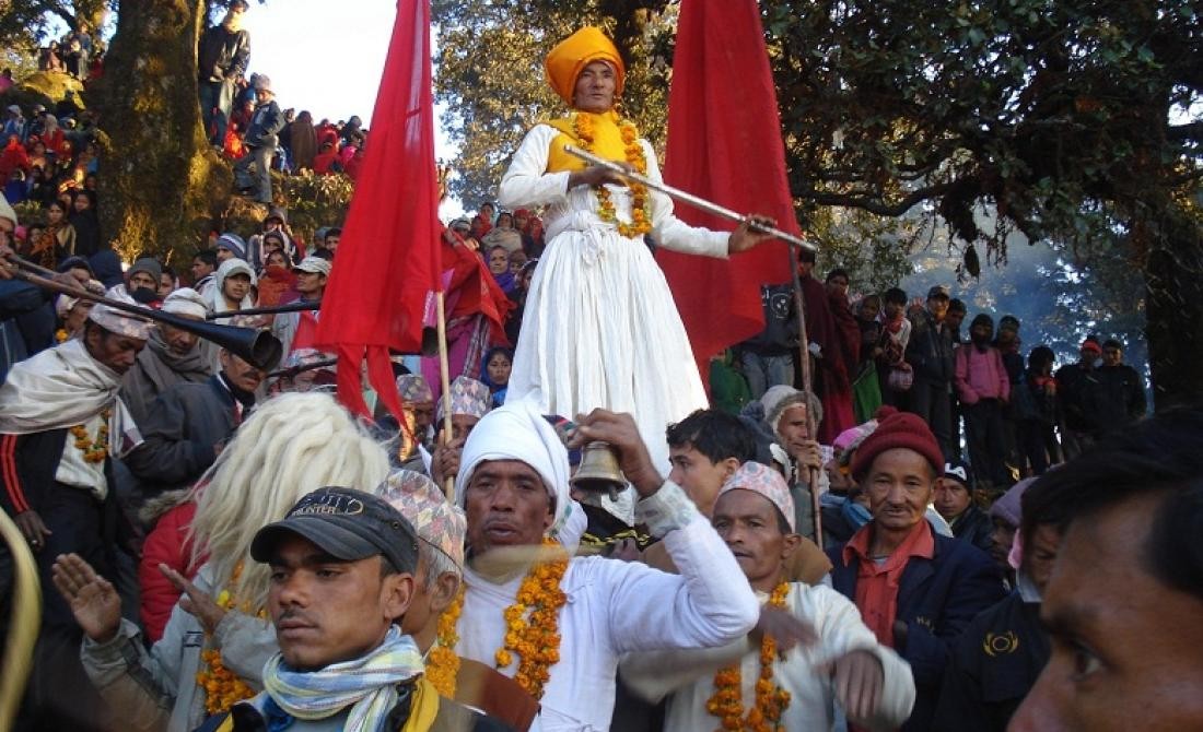 डोटीको प्रसिद्ध धार्मिक स्थल बडिकेदारमा मेला भर्नेको  भिड