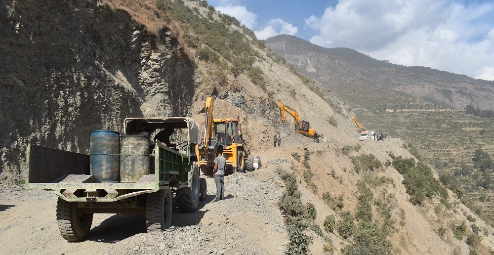 साँफे मार्तडी सडकको अवस्था र नयाँ मार्गको विकल्प बारे अध्ययन