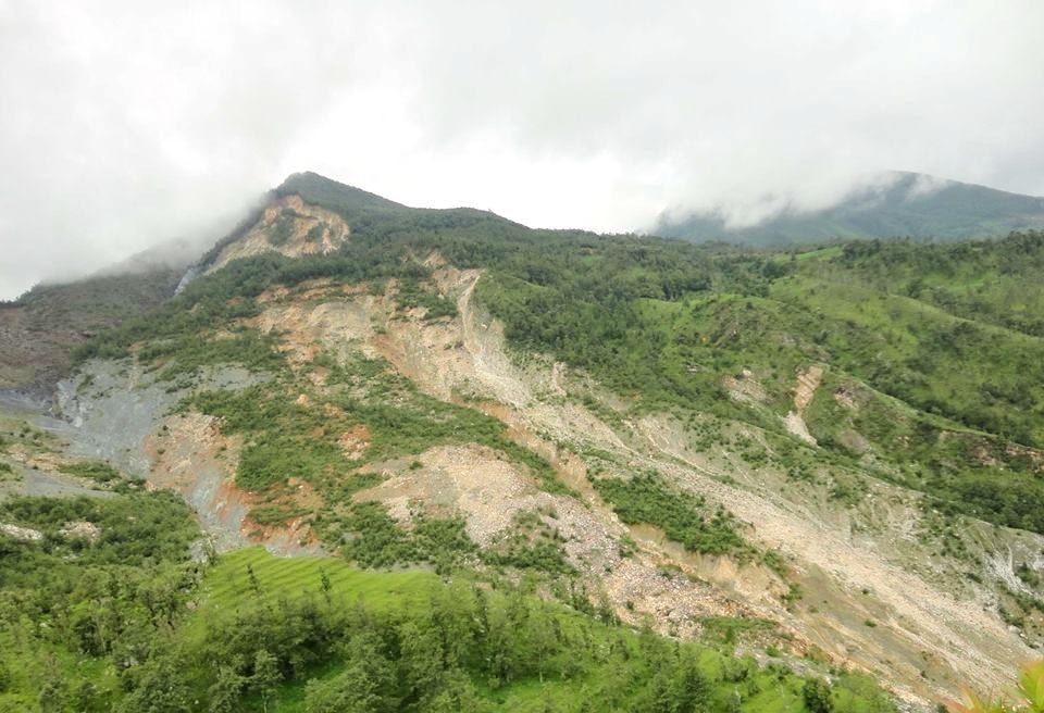 बैतडीका ८ ओटा स्थानीय तहमा पहिरोको उच्च जोखिम