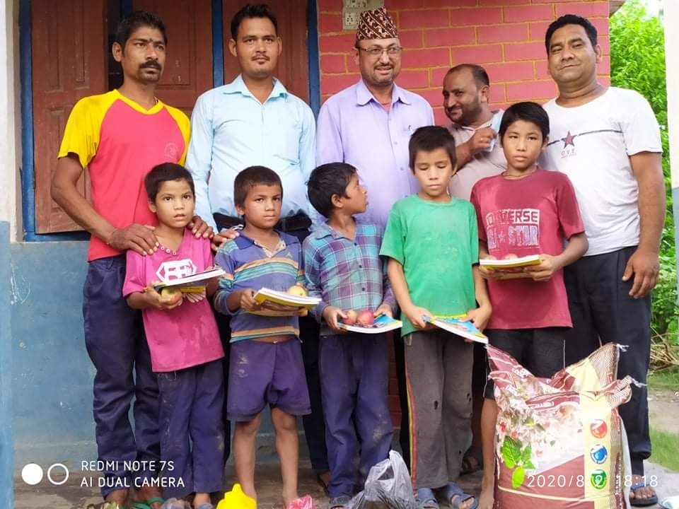 गोदावरी १२ का वडा अध्यक्ष खड्काद्धारा छोरोको जन्मदिनको अबसरमा अनाथ बालबालिकालाई सहयोग