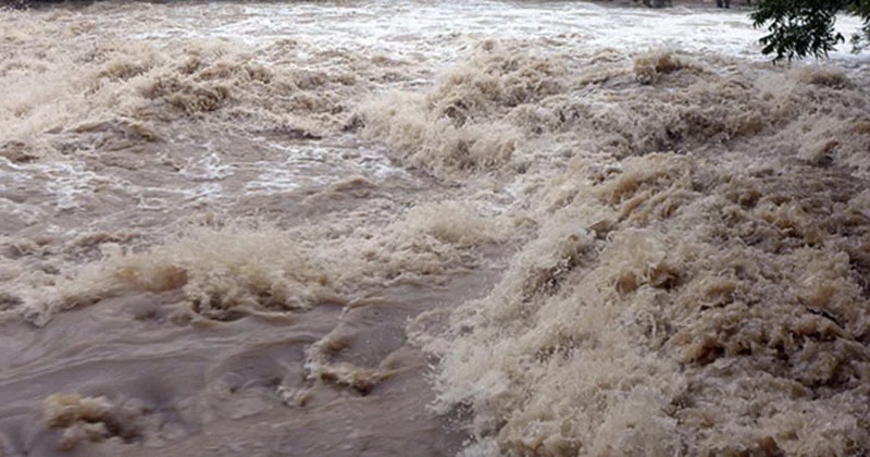 कैलालीमा खोलाले बगाउँदा बेपत्ता भएका पुरुष चोटपटक लागेको अवस्थामा फेला