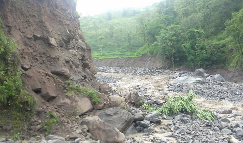 बैतडीका ३० बस्ती पहिरोको उच्च जोखिममा