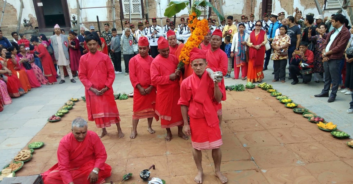 आज दशैको महत्वपूर्ण दिन दशैंघरमा फुलपाती भित्र्याईदै