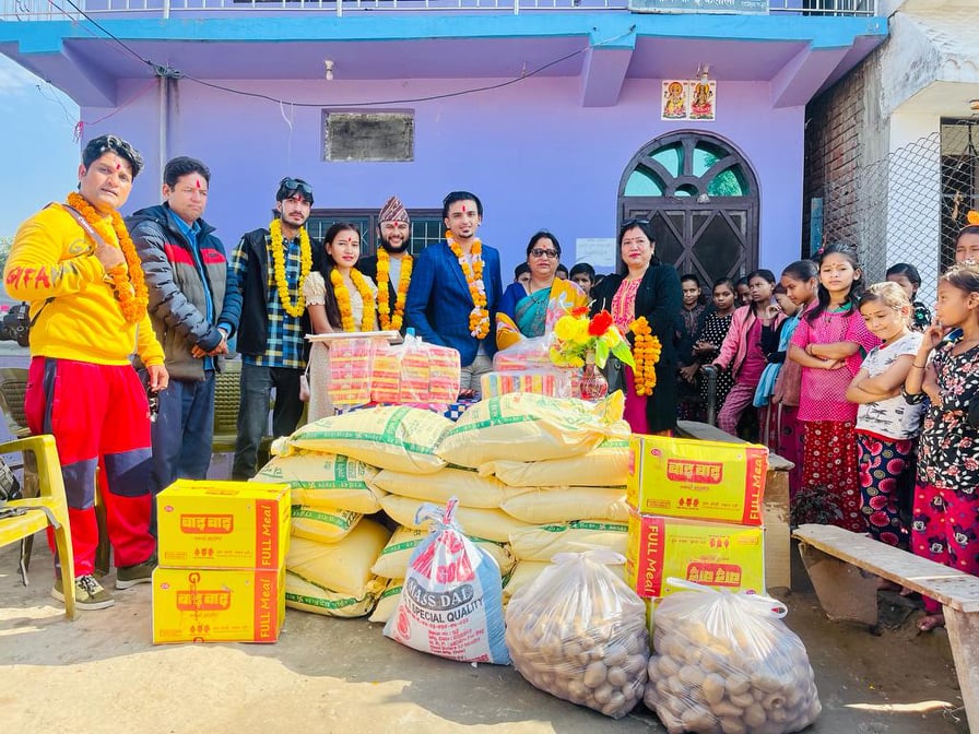 टिकटक स्टार अंशु बर्माद्धारा अत्तरियाको महिला सेभ हाउसलाई खाध्यान्न सहयोग