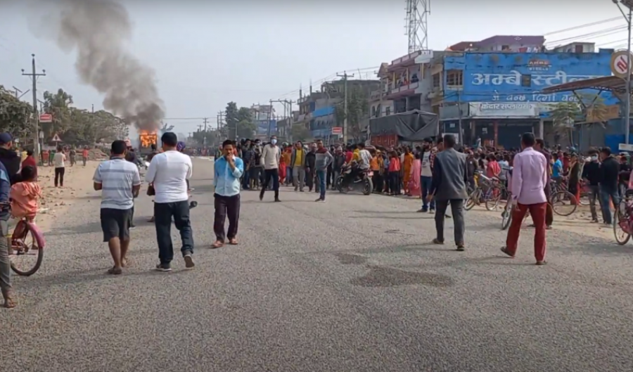 ट्रकको ठक्करबाट मृत्यु भएकी महिलाको शव उठाइयो, अवरुद्ध राजमार्ग खुल्यो