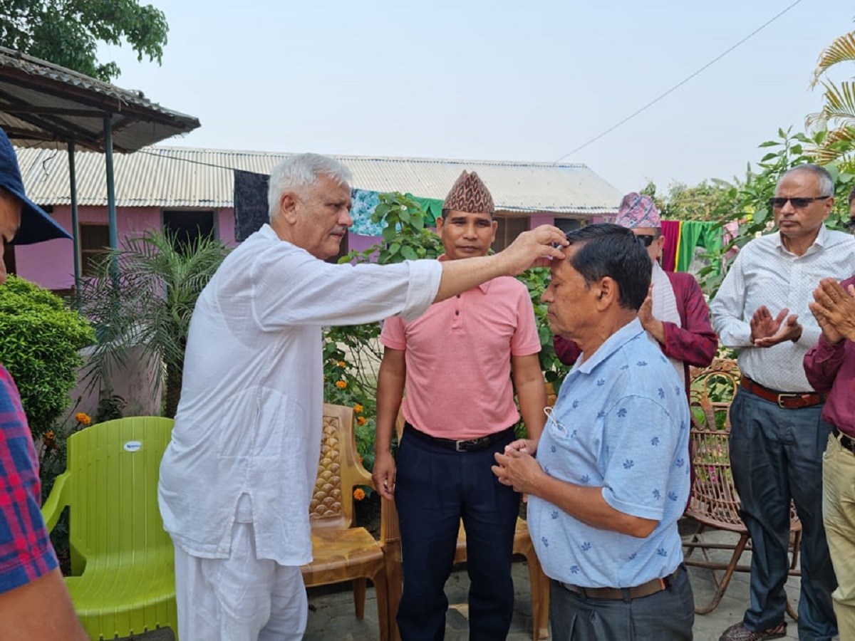 नेकपा एकीकृत समाजवादीका नेता मोहन बम एमालेमा प्रवेश 