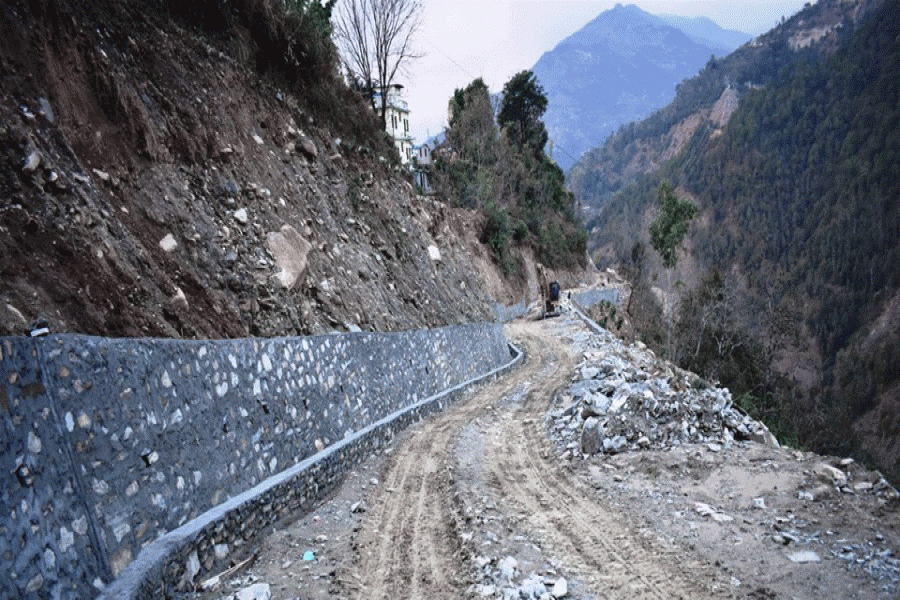 दार्चुलामा सडकको ट्र्याक निर्माण कार्यको जिम्मेवारी सेनालाई