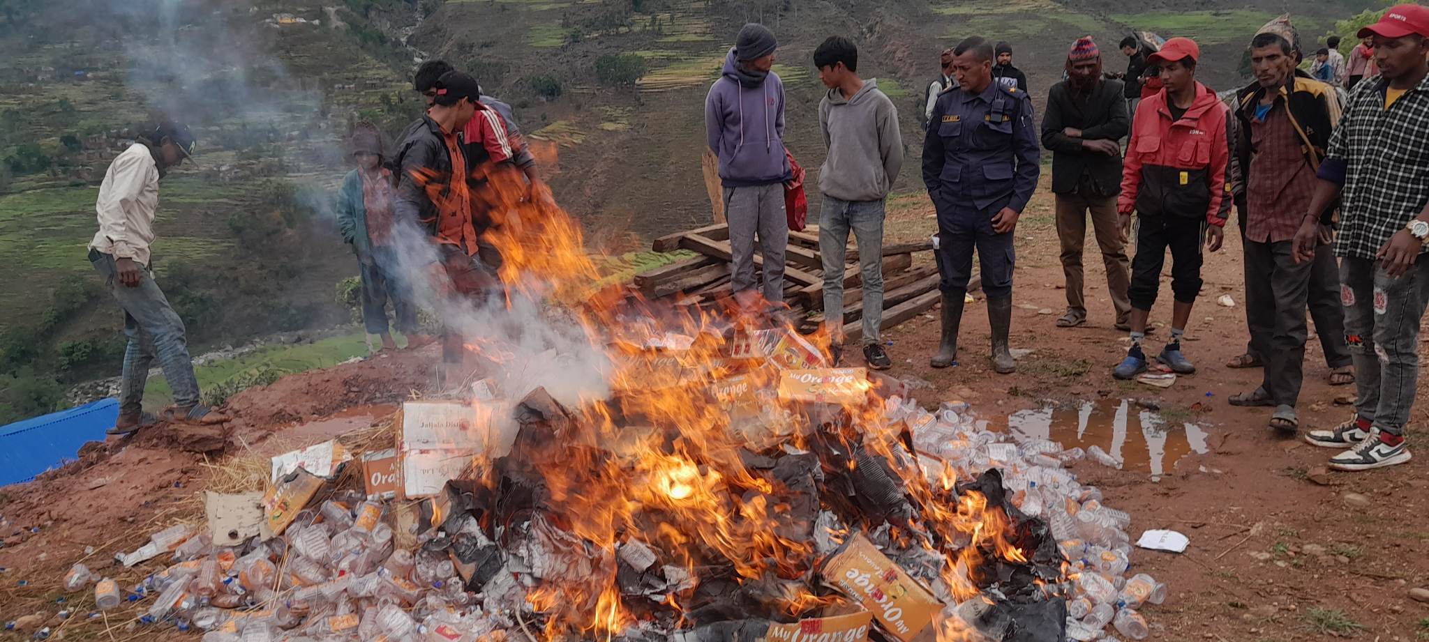 अछाममा ६८ पेटी अवैध मदिरा नष्ट