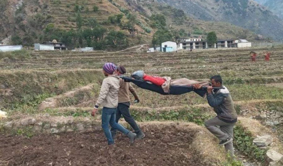 बझाङमा सामाजिक सुरक्षा भत्ता बुझ्नै सास्ती, लाभग्राहीलाई बोकेर लैजानुपर्ने बाध्यता