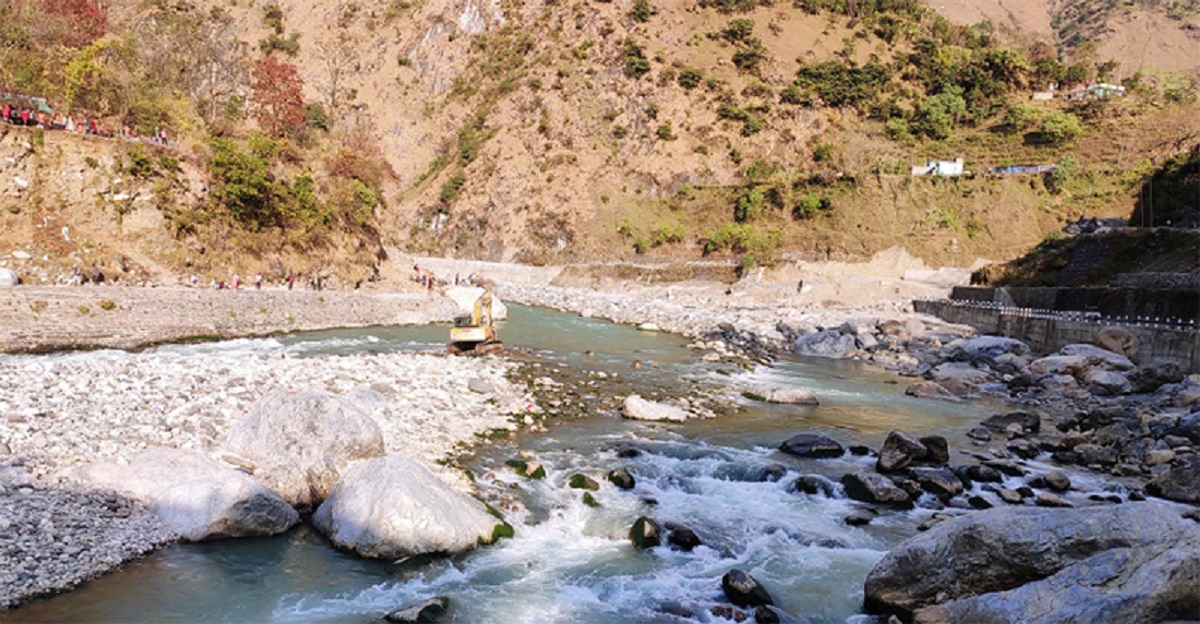 दार्चुलामा फेरि भारतको ज्यादती बढ्यो , महाकालीमा जबरजस्ती स्काभेटर चलाउदै