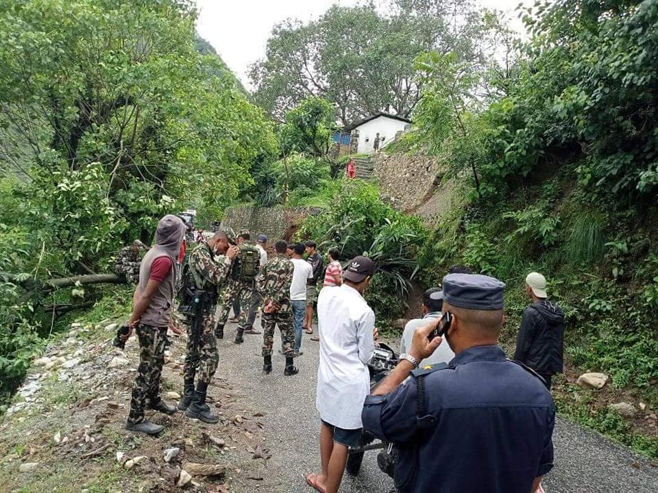 दार्चुलामा थुनिएको खोला खुलाउन सुरक्षाकर्मी परिचालन 