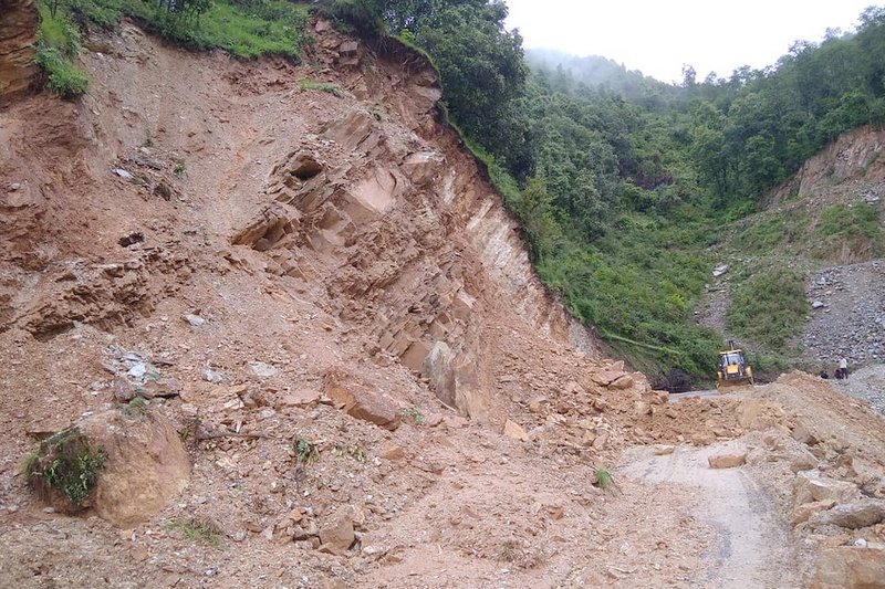 अवरुद्ध भएको महाकाली राजमार्ग खुल्यो