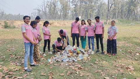 थ्रिडिभिएल क्रियसनका युवाहरुद्धारा लामिताल परिसरमा सरसफाई