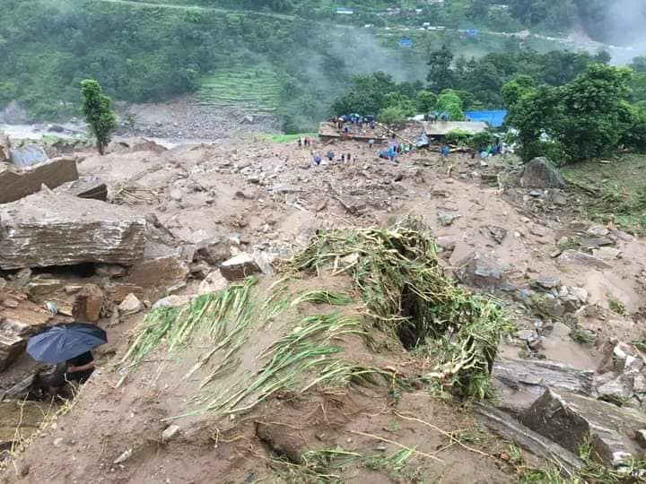 निरन्तरको बर्षा पछि आएको बाढी र पहिरोमा परी ७ जनाको मृत्यु