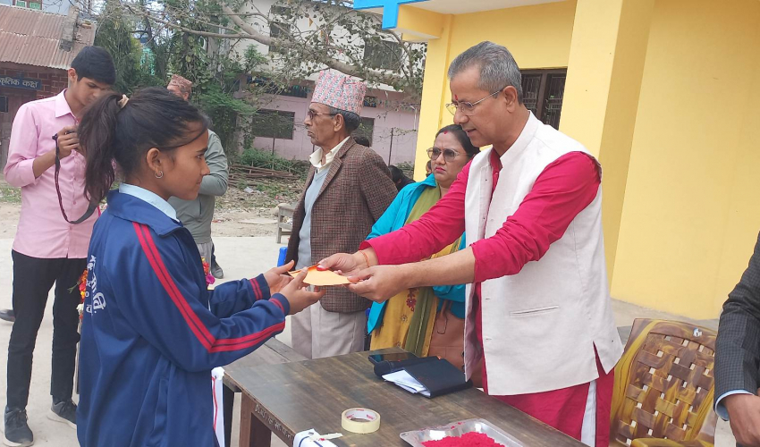 कैलालीका ६ हजार विद्यार्थीलाई छात्रवृत्ति वितरण गरिँदै