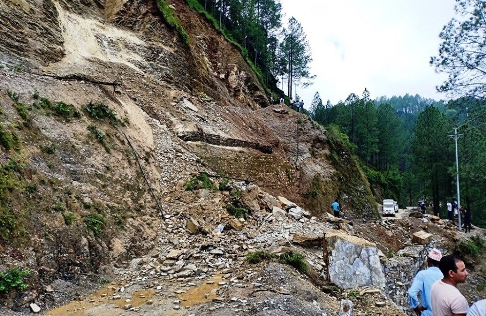 महाकाली लोकमार्गको ट्रयाक खोल्न बाकी सडकको ठेक्का सेनालाई दिने सरकारको निर्णय