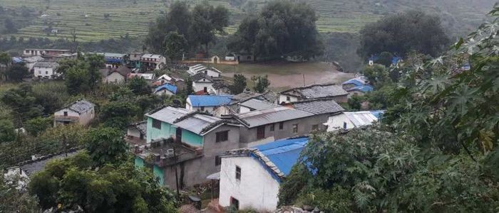 बाजुरामा विद्यार्थीलाई धुलो र चिसोबाट जोगाउन विद्यालयमा धुलोमुक्त अभियान