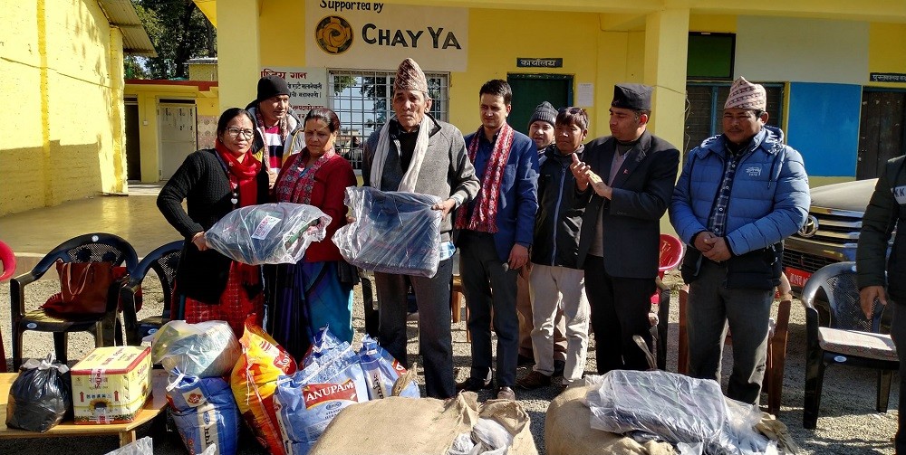 मन्त्री लेखराज भट्टकी धर्मपत्नी निर्मला भट्टद्धारा सुप समावेशी विद्यालयलाई सहयोग