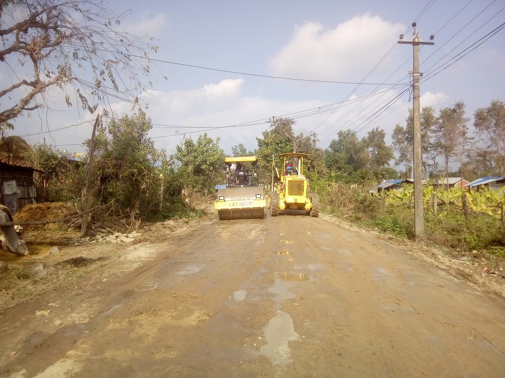 बैतडीमा प्रधानमन्त्री रोजगार कार्यक्रम अन्र्तगत बाटोघाटो निर्माण मुख्य प्राथमिकताका