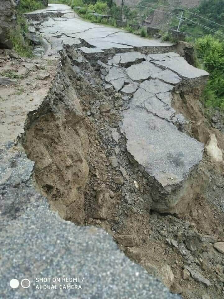 साँफे मार्तडी खण्डको अम्कोटमा पहिरो कारण सडक अबरुद्ध , सडक डिभिजन कार्यलय भने मौन