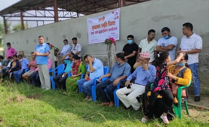 पुष्पलाल श्रेष्ठको ४२ औ स्मृति दिवसको अवसरमा कैलालीको धनगढीमा वृक्षारोपण