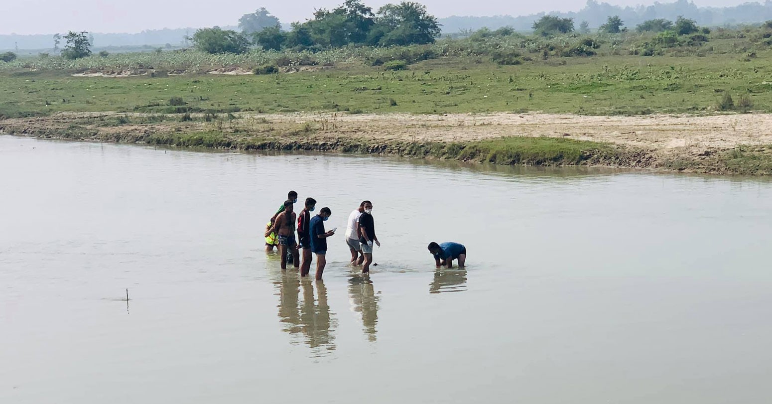 तस्करहरुले प्रहरी जवान साउँदलाई पनि हत्या गरेर नदीको बिचमा बालुवामा गाढेको पाइयो