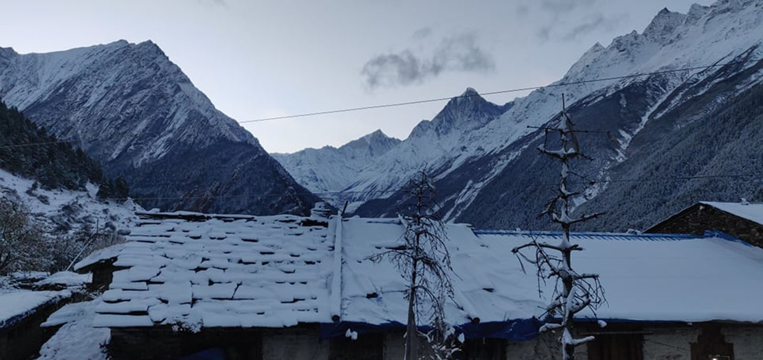 दार्चुलाको त्रिदेशीय सीमा क्षेत्र व्यासमा हिमपात सुरु