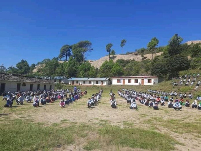 बैतडीका विद्यालय उच्च स्वास्थ्य सुरक्षाका मापदण्ड अपनाउँदै  सञ्चालनमा