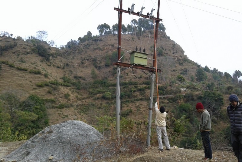 बैतडीमा दुईदिन देखि विद्युत सेवा अवरुद्ध