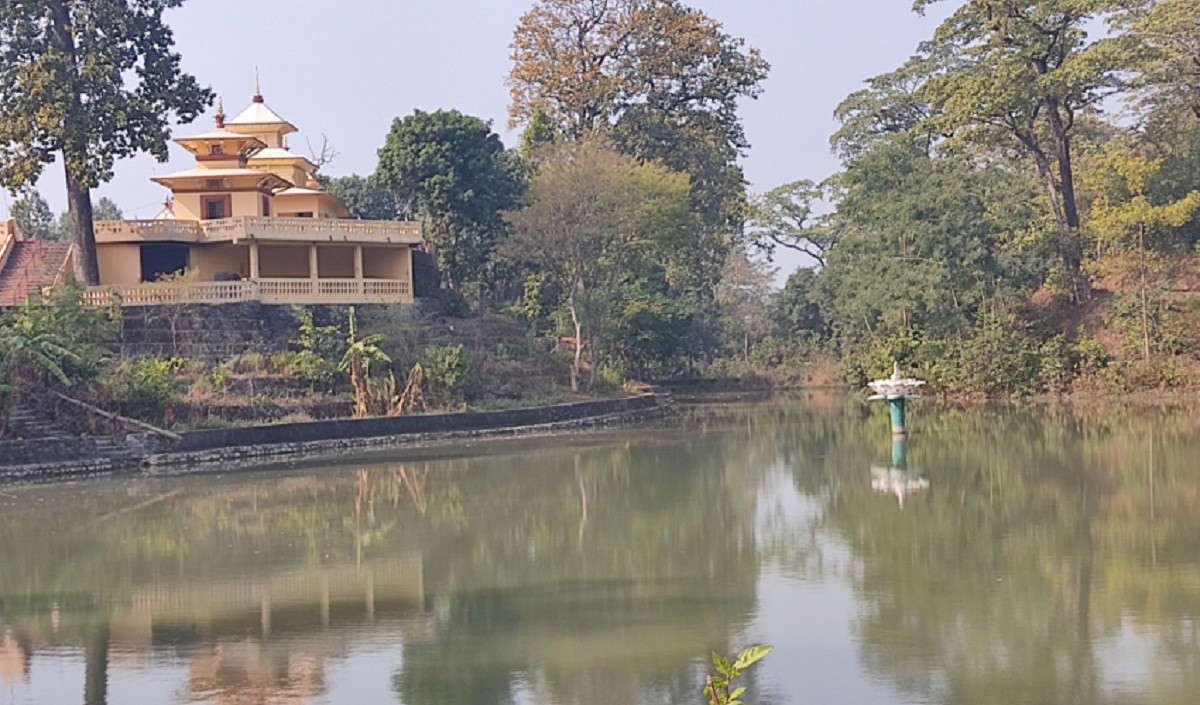 पर्यटकको पहिलो रोजाइमा चुरे पहाडको फेदीमै रहेको विष्णुधाम