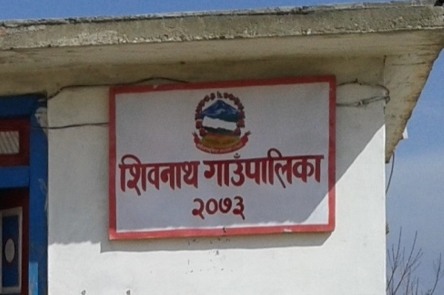 शिवनाथ गाउँपालिकाद्धारा  गर्भवती महिलको घरमा झण्डा, हातमा अण्डा  कार्यक्रम संञ्चालन